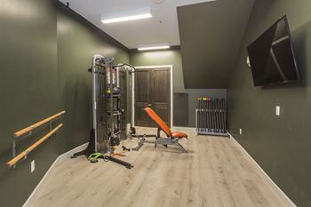 Colorado Springs Apts with Gym near Highway 21